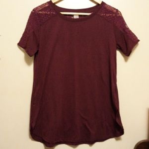 Burgundy shirt 💚5/$25💚
